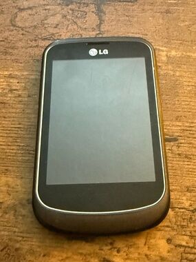 LG 306G - Black (TracFone) 3G GSM WiFi Camera Basic Touch Smartphone